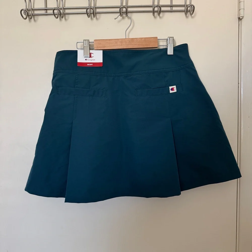Champion Women's pleated Skort in Teal size 10